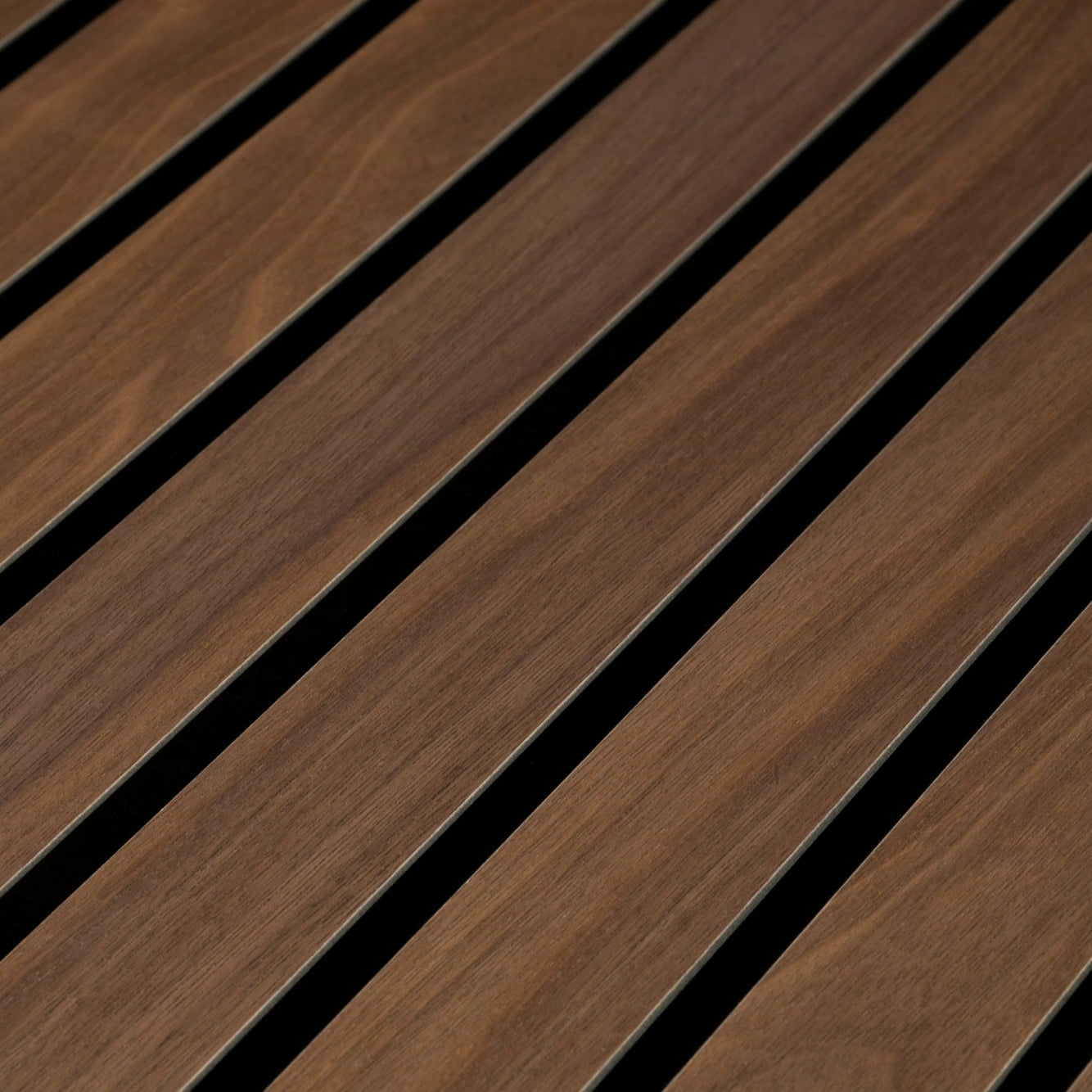 Sänggavel i akustikpanel, från golv till tak, bredd 250 cm, träslag BRED valnöt