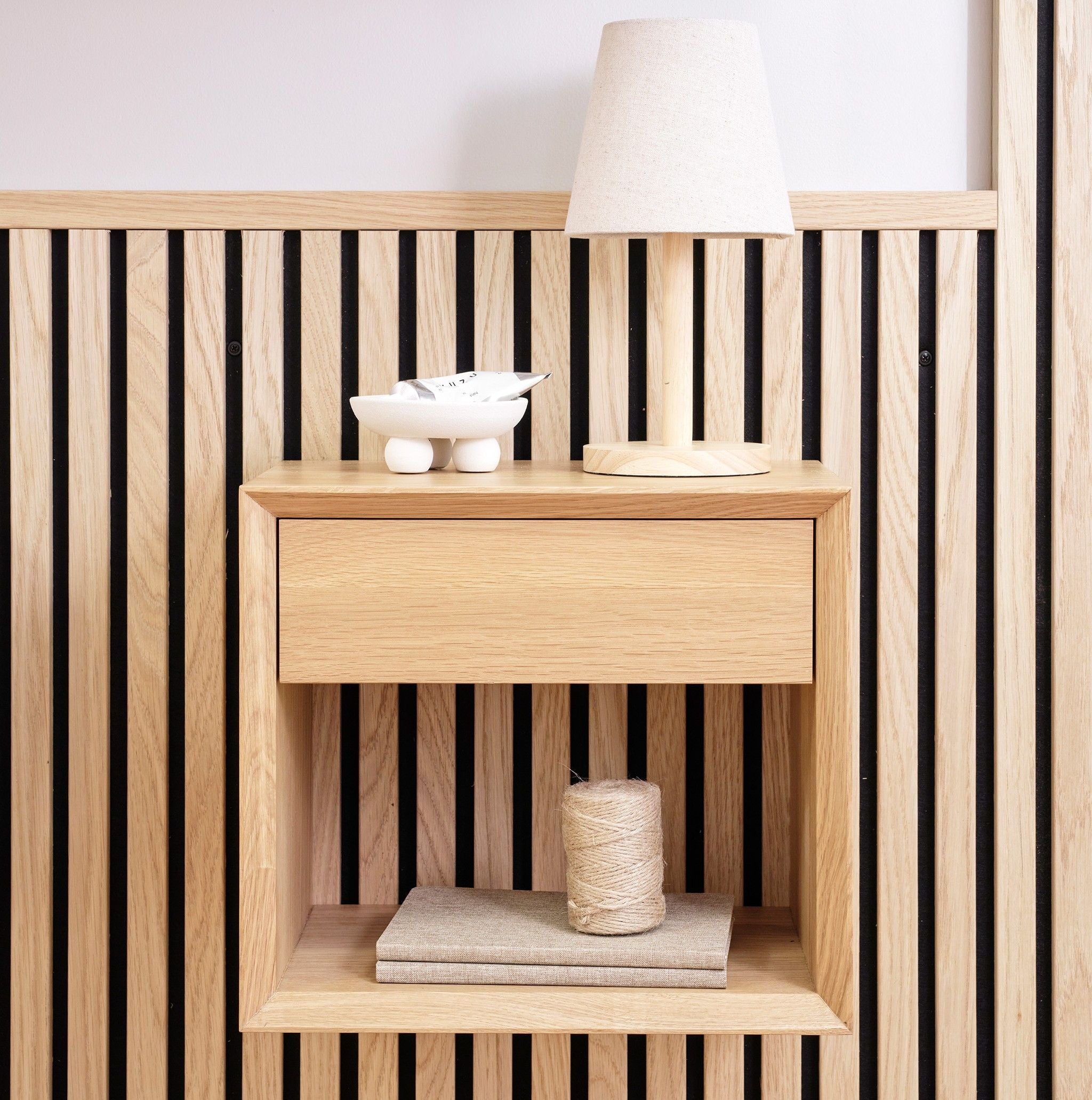 Nattduksbord i massiv Ek