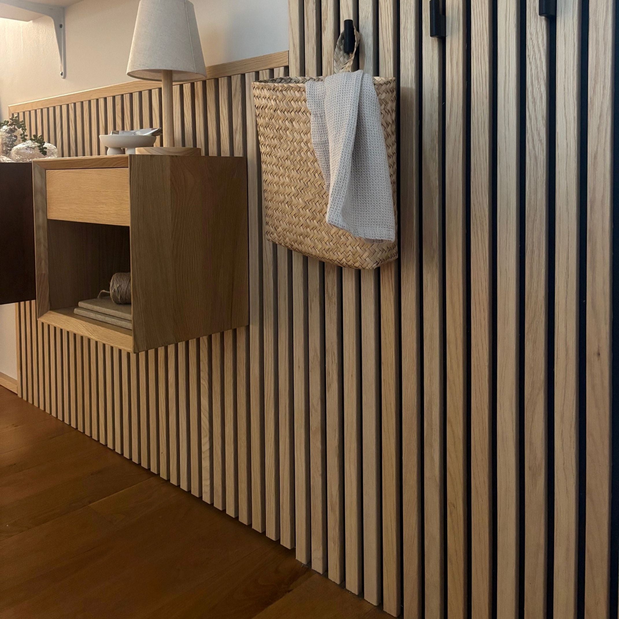 Sänggavel i akustikpanel, höjd 138 cm, bredd 245 cm, träslag ljus ek (premiumutförande)